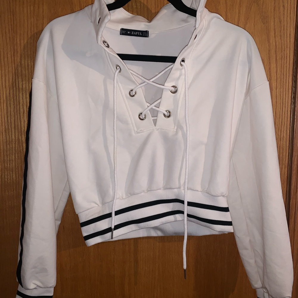 Zaful white and black tie-up sweatshirt🤍